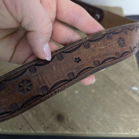 Men's brown leather tooled belt for buckle - Picture 6 of 8